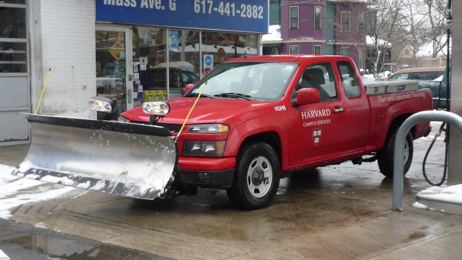 Pickups y trabajo: Chevy's Overlooked Midsize V8 Street Truck Is A $10,000 Bargain - CarBuzz