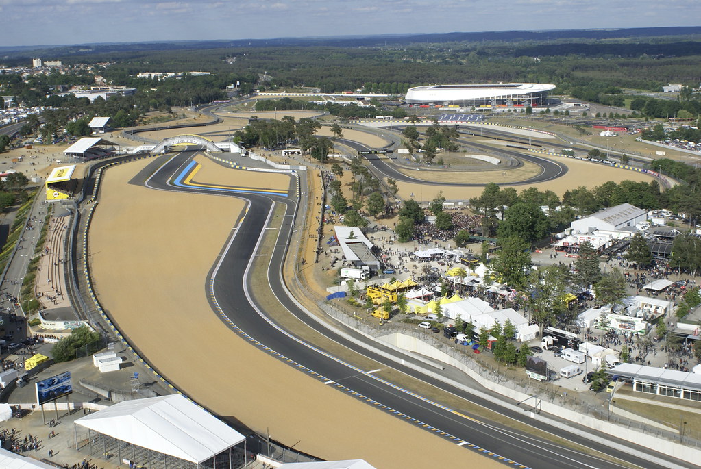 Los camiones de Le Mans corren en Bugatti