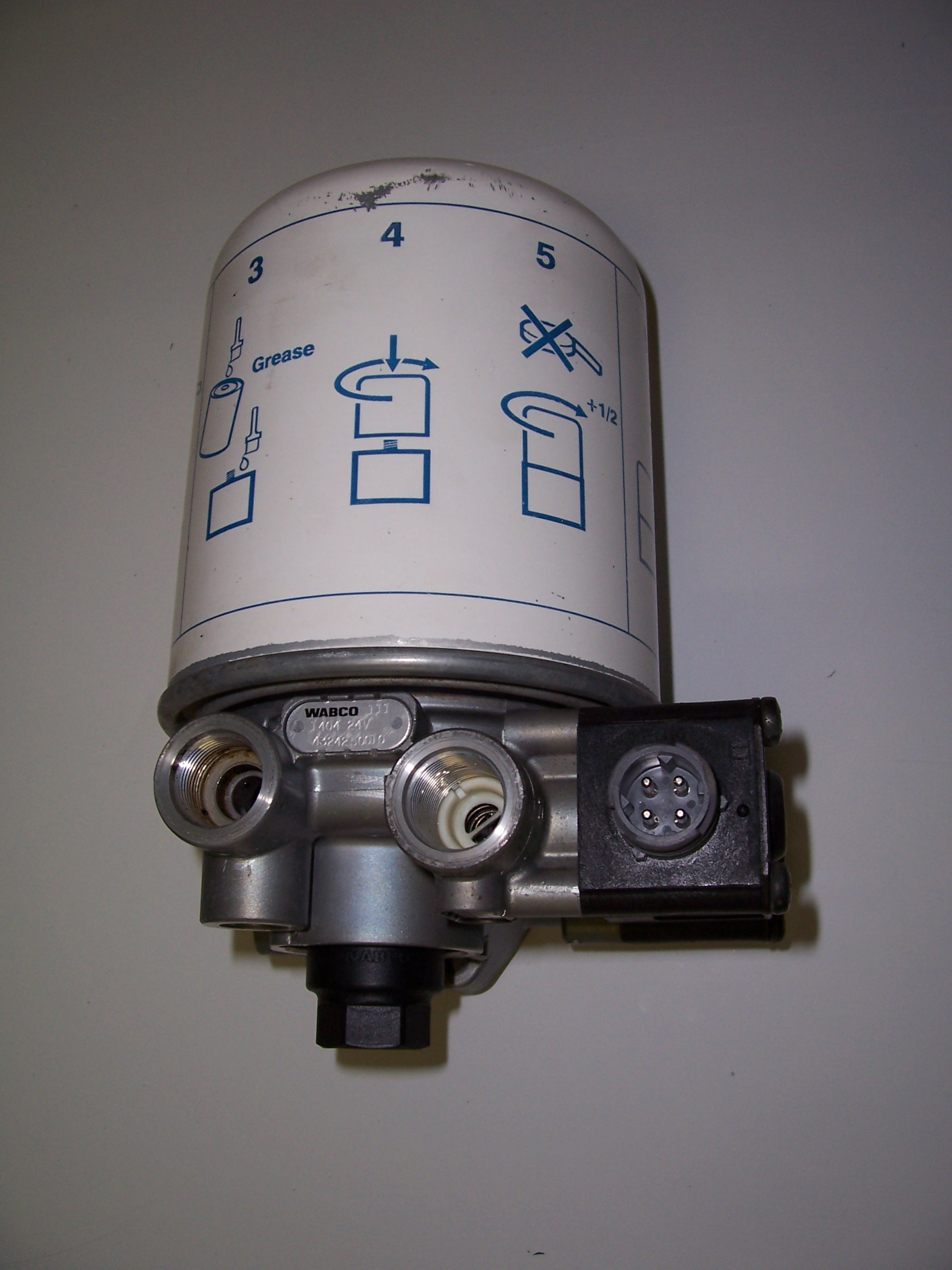 Air Dryer Service: Match the Schedule to the Truck