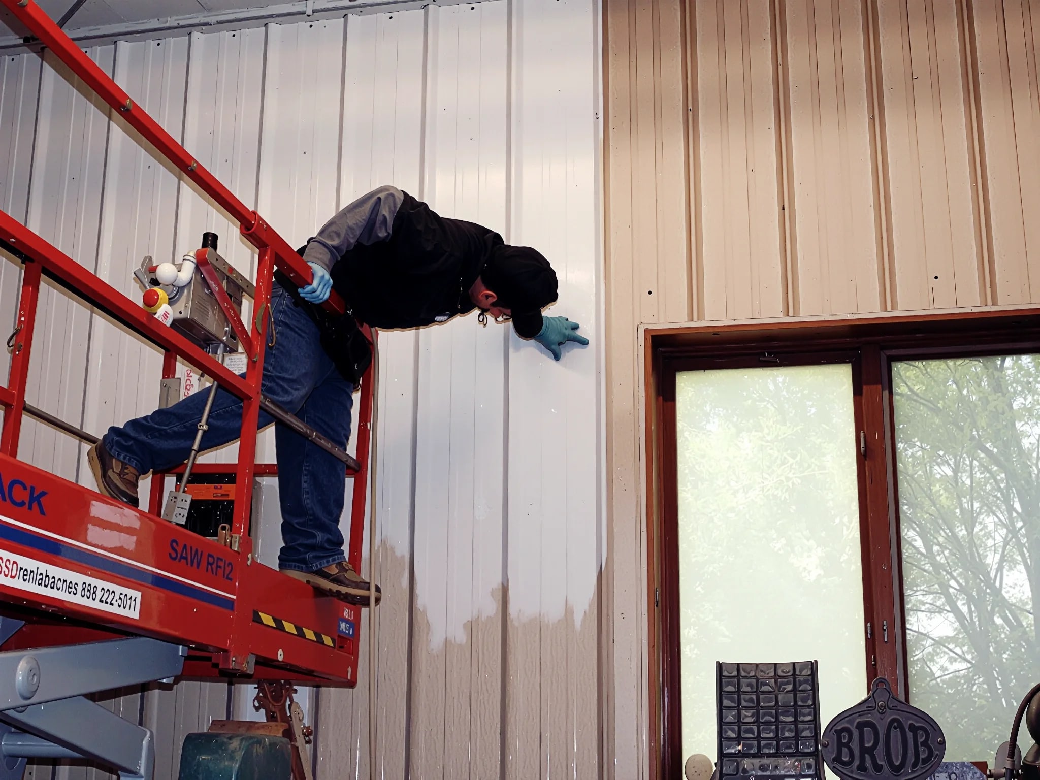 Professional wall cleaning