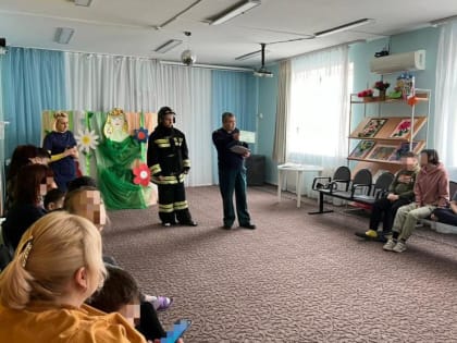 Занятие по пожарной безопасности в реабилитационном центре