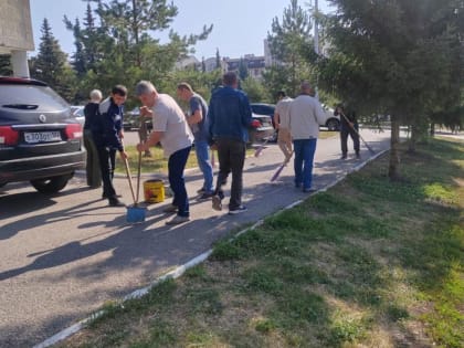 Кировский район принимает участие на общегородском субботнике