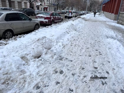 В Уфе для борьбы со льдом на городских тротуарах будут применять новый вид реагента