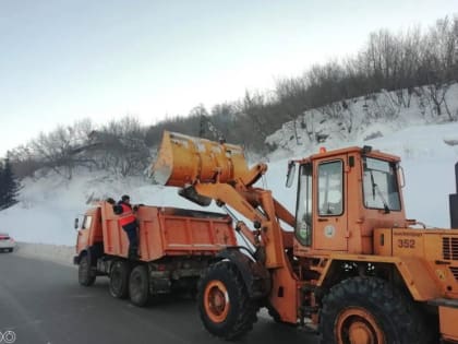 Коммунальные службы продолжают трудиться на благо горожан