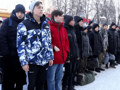 Новые знания и навыки. Десятиклассники Орджоникидзевского района приняли участие в учебных сборах