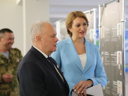 В Доме Государственного Собрания открылась выставка «Герои и подвиги»