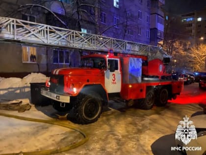 Один человек погиб и восемь спасены на пожаре в Уфе