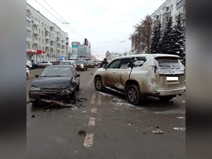 Четырехлетняя девочка пострадала при столкновении двух машин в Уфе