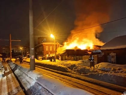 В страшном пожаре около крупного ТЦ в Уфе погибли 2 человека