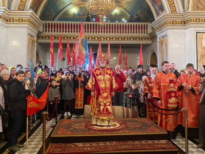 В Уфе встретили Благодатный огонь с Гроба Господня