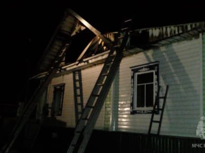 В Башкирии загорелся дом пожилой пары