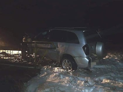 В Башкирии водитель наехал на ограждение моста и погиб, его пассажир в больнице