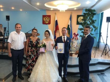 С начала года в ЗАГСе Кировского района зарегистрировано 1000 браков