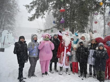 Под звуки метели водили веселые хороводы