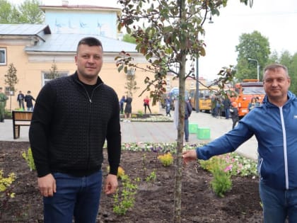 Мэр Уфы Ратмир Мавлиев открыл Аллею Просвещения