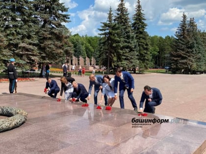 В Парке Победы в Уфе возложили цветы в честь Дня независимости Республики Беларусь 