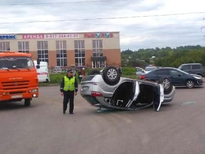 В Башкирии при столкновении Lada XRAY и Peugeot пострадали две женщины