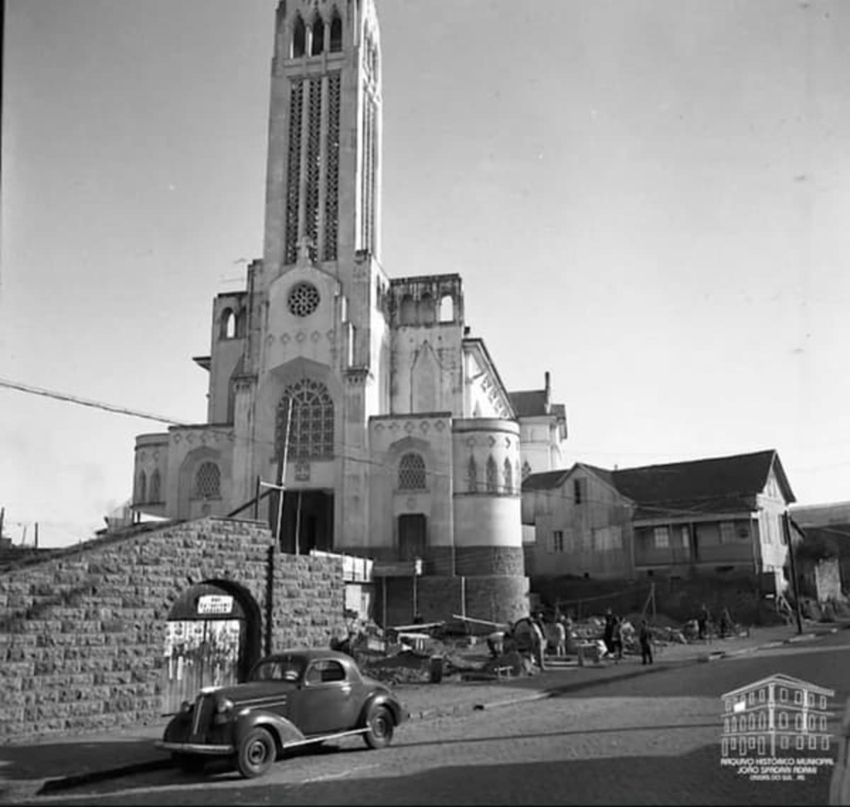 Foto de Obras na Igreja São Pelegrino na década de 60 em Caxias do Sul (RS)