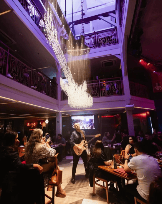 Show com Jantar Temático – Hard Rock em Gramado (RS)