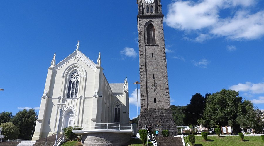 Igreja Matriz Nossa Senhora de Lourdes e Campanário