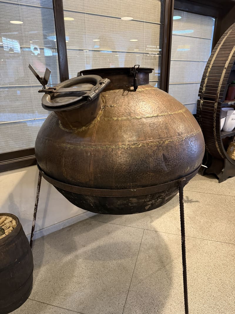 Foto de Alambique de cobre usado na produção de grappa em São Marcos (RS)