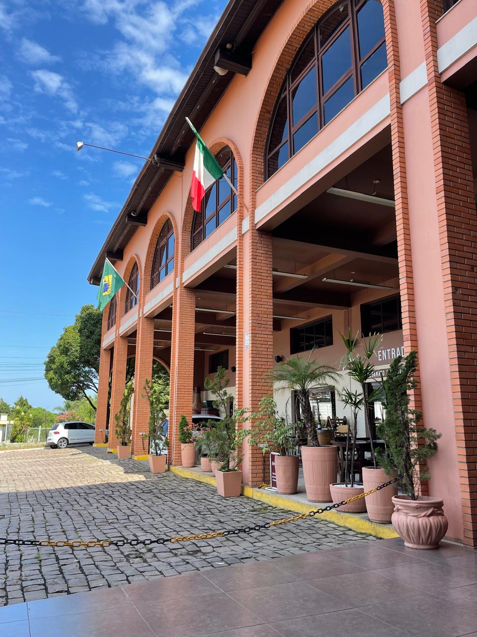 Entrada do Varejo da vinícola as margens da BR 116 em São Marcos - RS