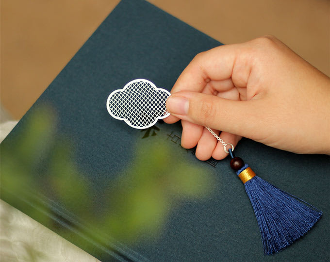 Window-shaped silver filigree bookmark