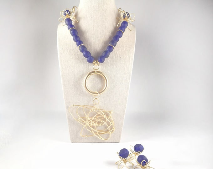 Adjustable long necklace for women. Created with recycled glass beads and gold plated pieces. Two pendants to exchange.