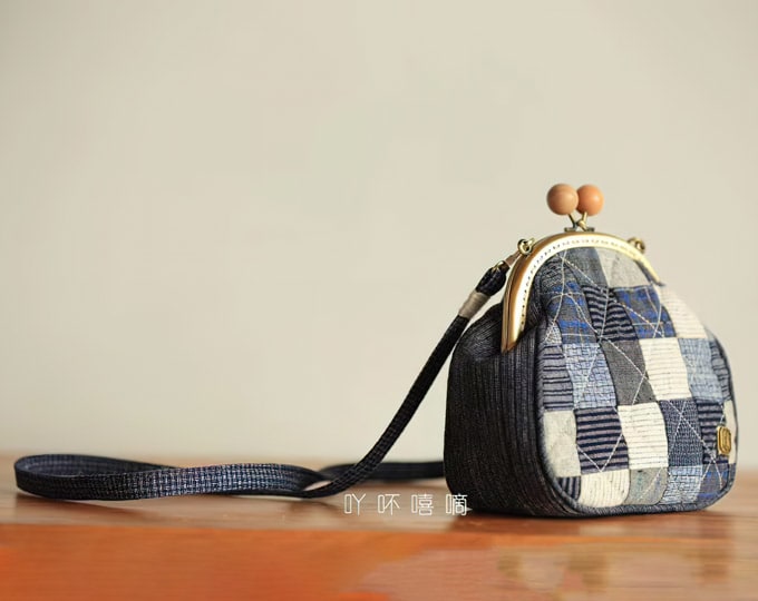 ABUXIDI 
Old fabric with quilting,  Patchwork with grey farbric, Satchel