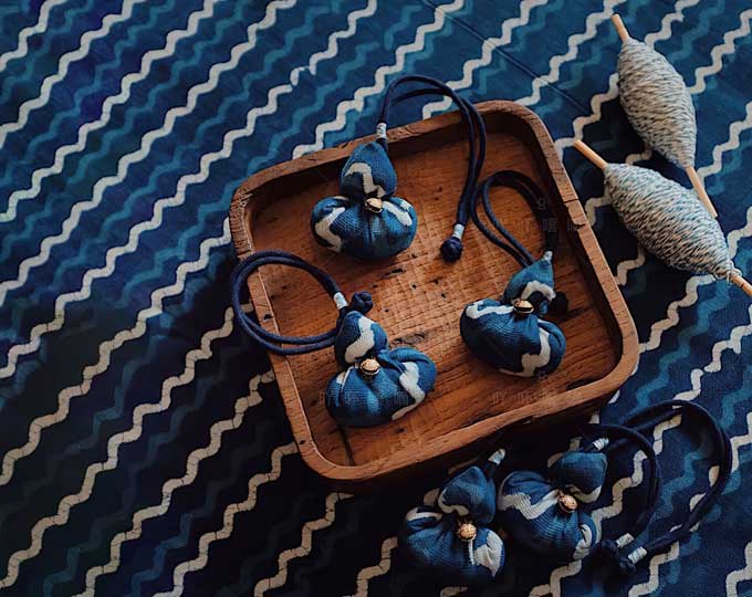 ABUXIDI – Pflanzliches Blaufärben, Indigo, handgemachtes Säckchen mit chinesischer Kräutermedizin