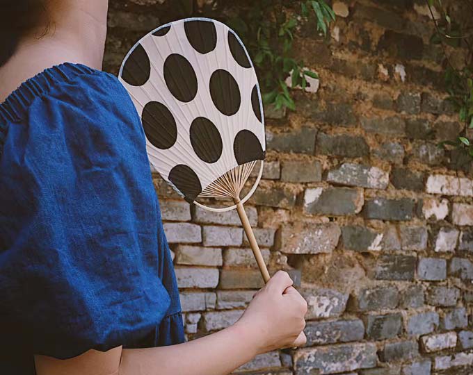 ABUXIDI
Ventaglio retrò fatto a mano, fronte e retro