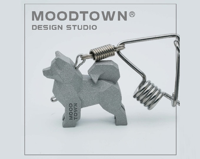 MOODTOWN Handcrafted Stainless Steel SAMOYED Keychain Gift for men and women Car Keyring hanging accessoryMaterial: 304