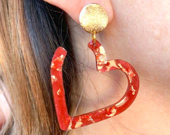 Heart-shaped resin earrings with red mica powder and glod leaf