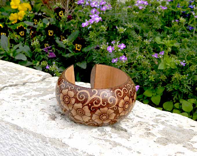 Wood burned wooden bangle bracelet with flowers boho jewelry eco friendly floral bracelet elegant gift for her