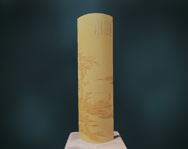 Leave the green shade and carve the bamboo armrest, engraved by Jiang Zhen. Hand-carved, blending the charm of Chinese painting and calligraphy.