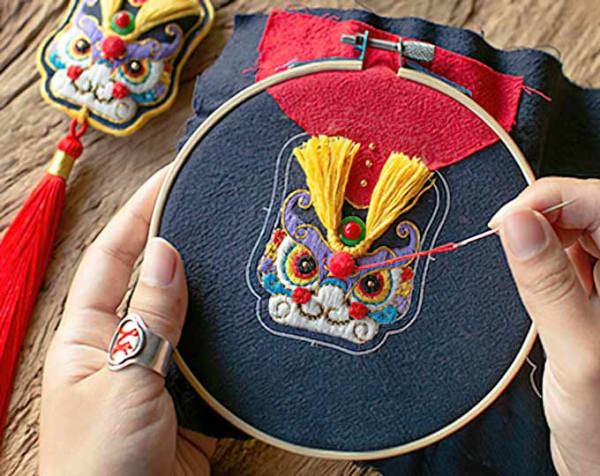 The lion has been a symbol of auspiciousness in China since ancient times, and presenting Chinese traditional culture through traditional e…
