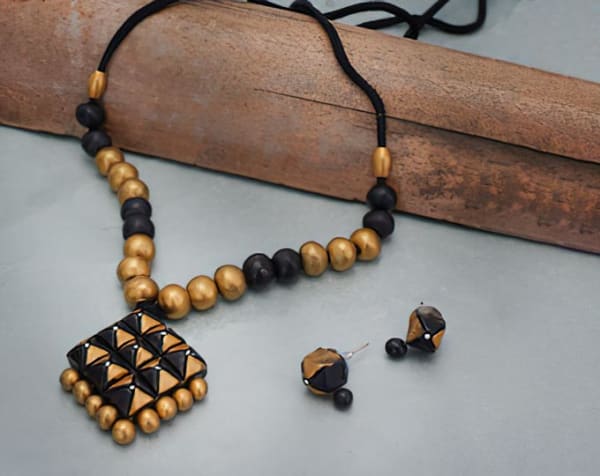 Diamond Shaped Black N Golden Terracotta Set