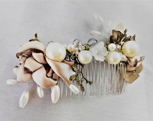 Lily hair comb