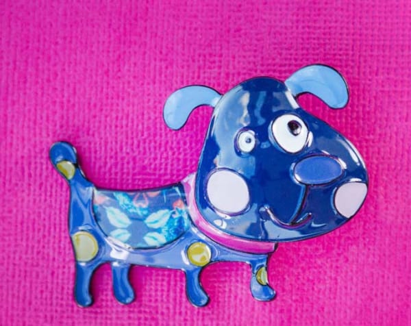 CHUMS THE HAPPY DOG BROOCH