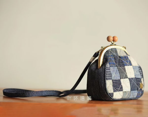 ABUXIDI 
Old fabric with quilting,  Patchwork with grey farbric, Satchel
