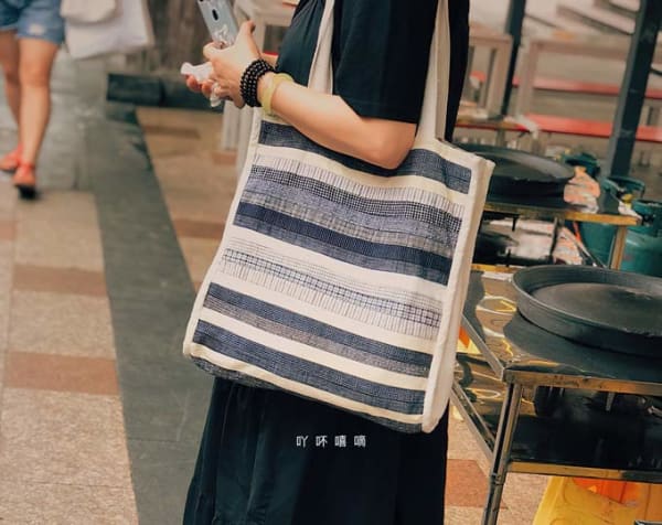 ABUXIDI
Shoulder bag with parchwork and grey fabric