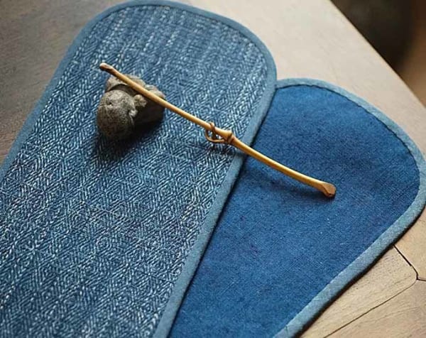 ABUXIDI
The natural hand woven fabric, indigo blue dyeing, Dioscorea cirrhosa dyeing, tea mat