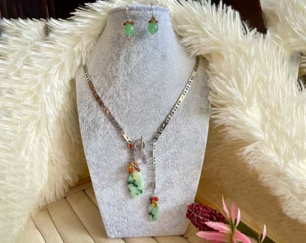 Jadeite T-Bar Necklace with Earring