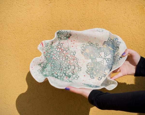 Platter with lace and multicolor ceramic splashes