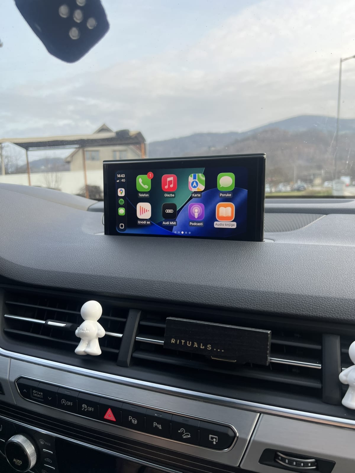 Audi Q7 kodiranje, navigacija i CarPlay