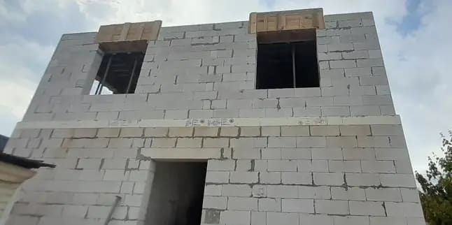 Смещение осей при разбивке — типовая ошибка при строительстве дома из газобетона