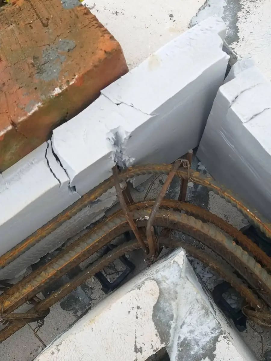 Армопояс выполнен формально — типовая ошибка при строительстве дома из газобетона