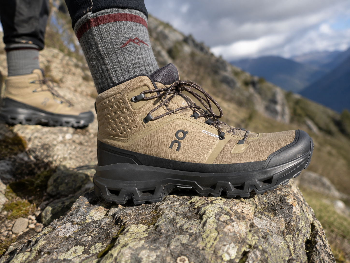 Customer review photo of hiking boots in hallway