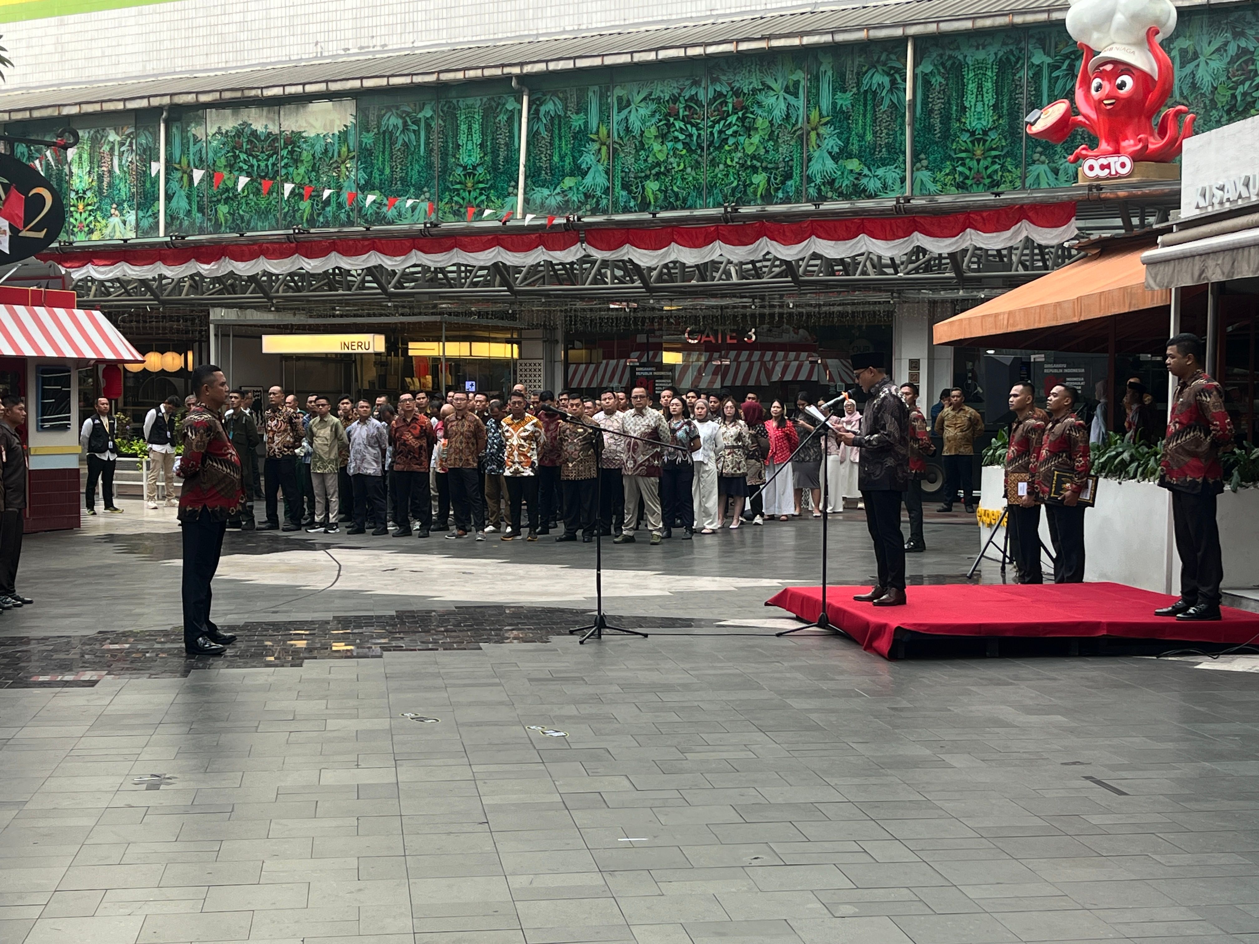 upacara-kemerdekaan-pasaraya-blokm.JPG