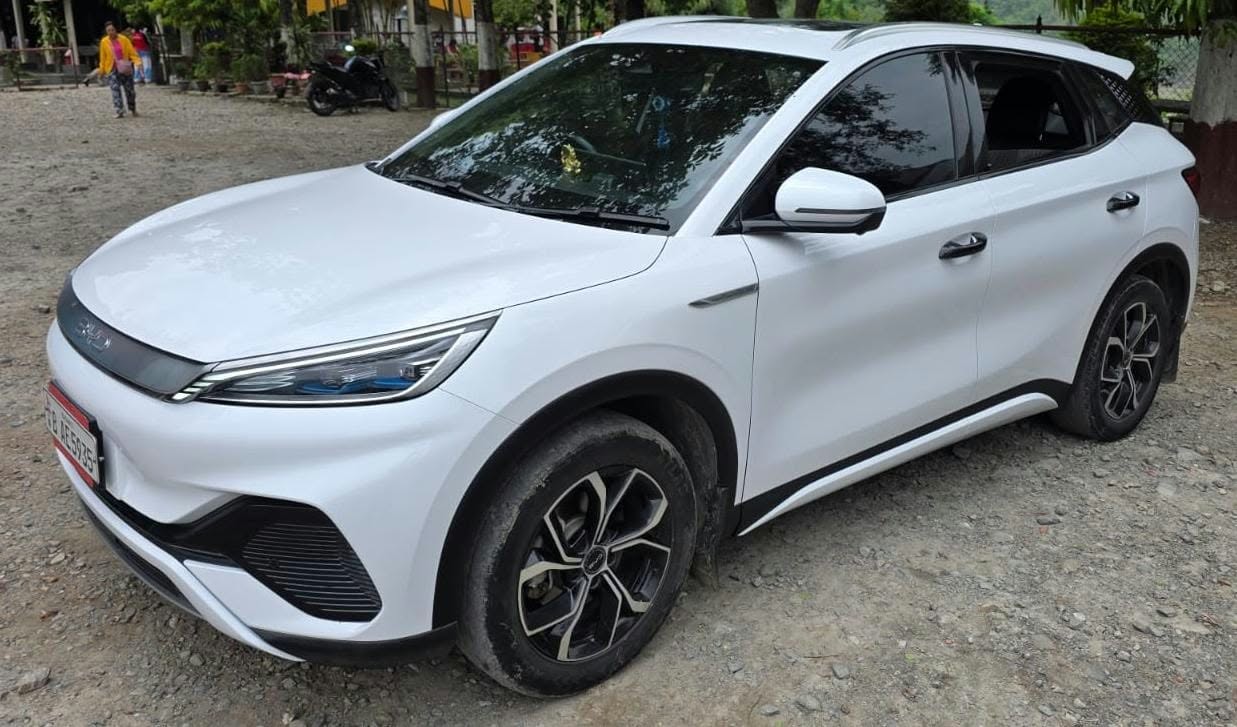 White SUV with driver for private car hire in Nepal